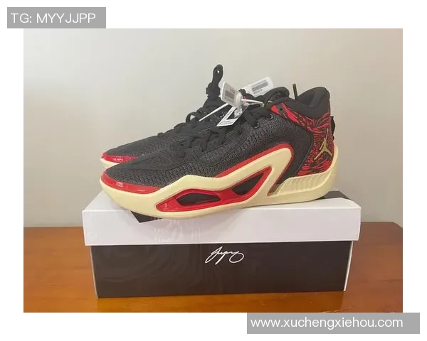 深入解析足球鞋的构造与性能特点全面拆解足球鞋的设计与技术细节